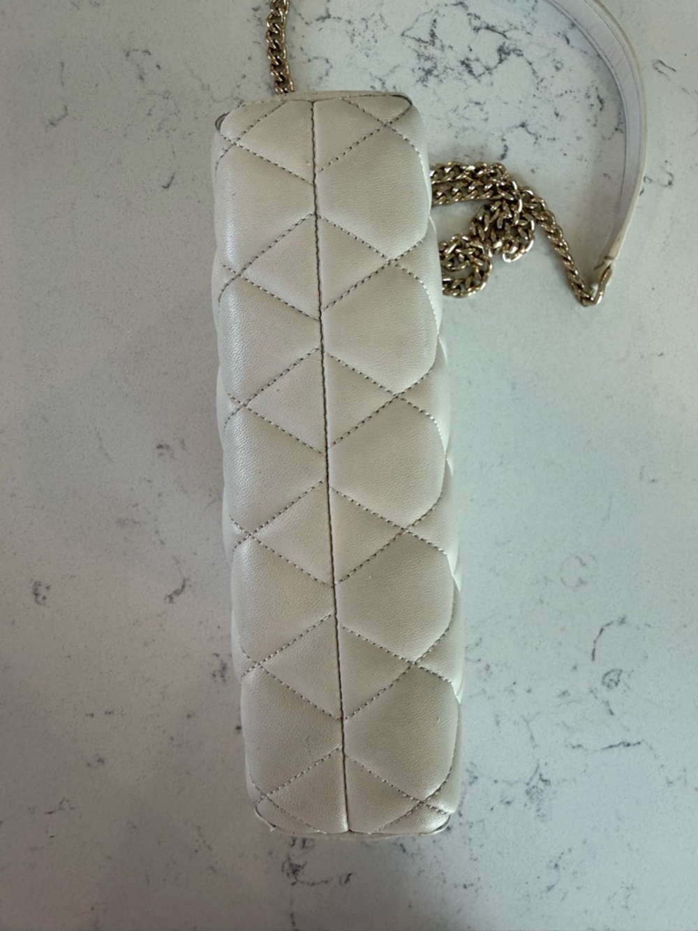 kate ♠️ quilted crossbody with gold chain strap - Picture 4 of 11